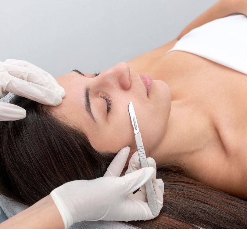 How Dermaplaning Removes Peach Fuzz and Dead Skin Safely